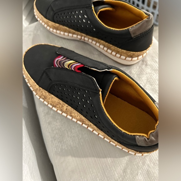 NWOT slip on low top casual sneakers black size 8 - Picture 4 of 9